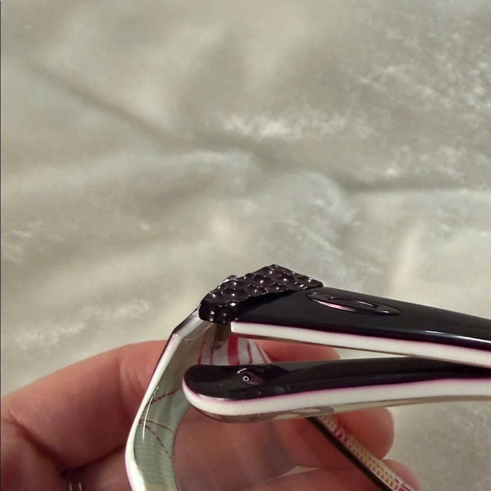 OAKLEY DISCREET Sunglasses in Purple, used condition/flawed
